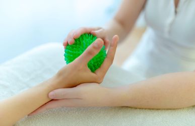 Physiotherapie mit Massageball
